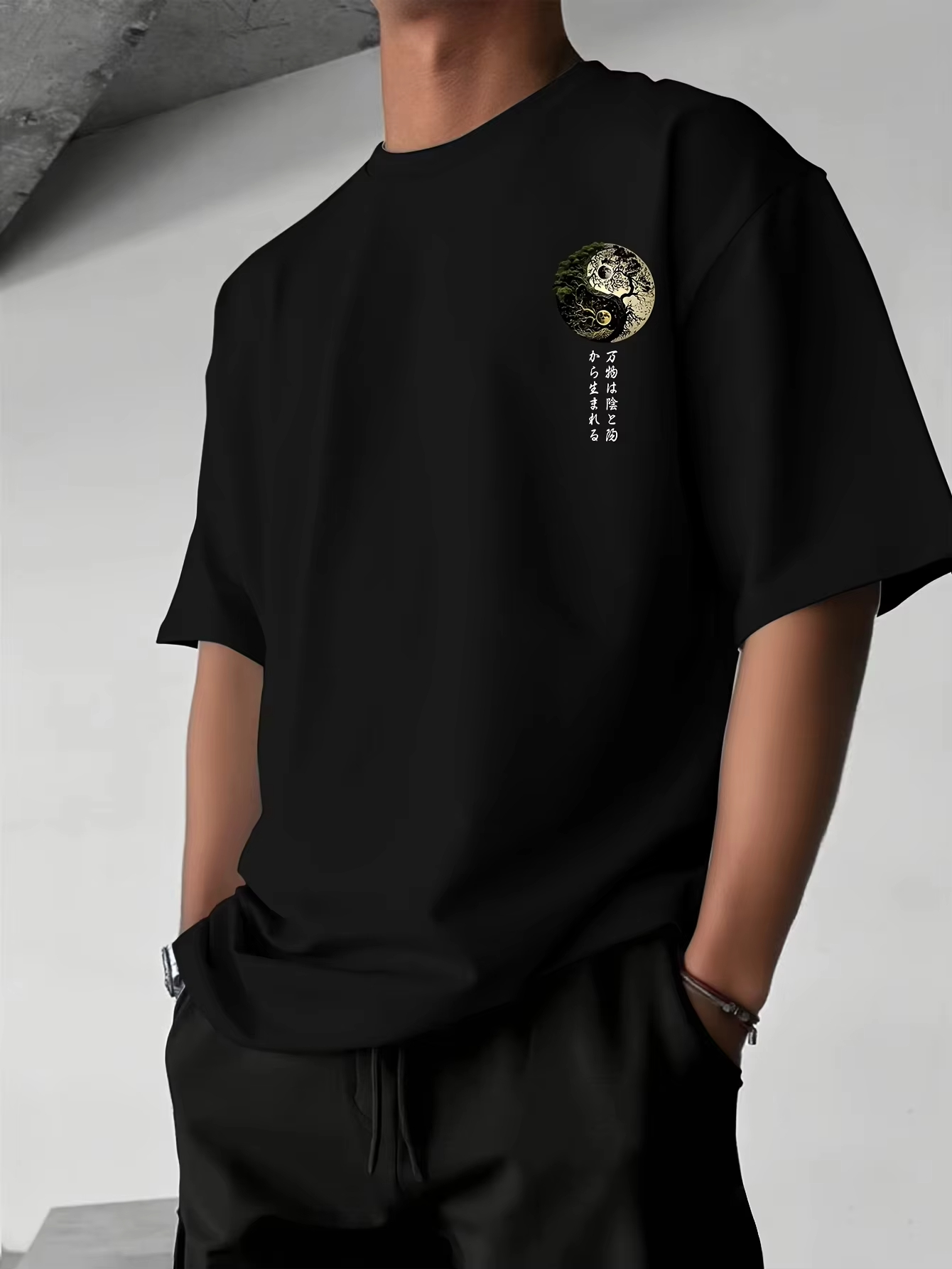 เสื้อยืดลายตัวอักษรญี่ปุ่น 
