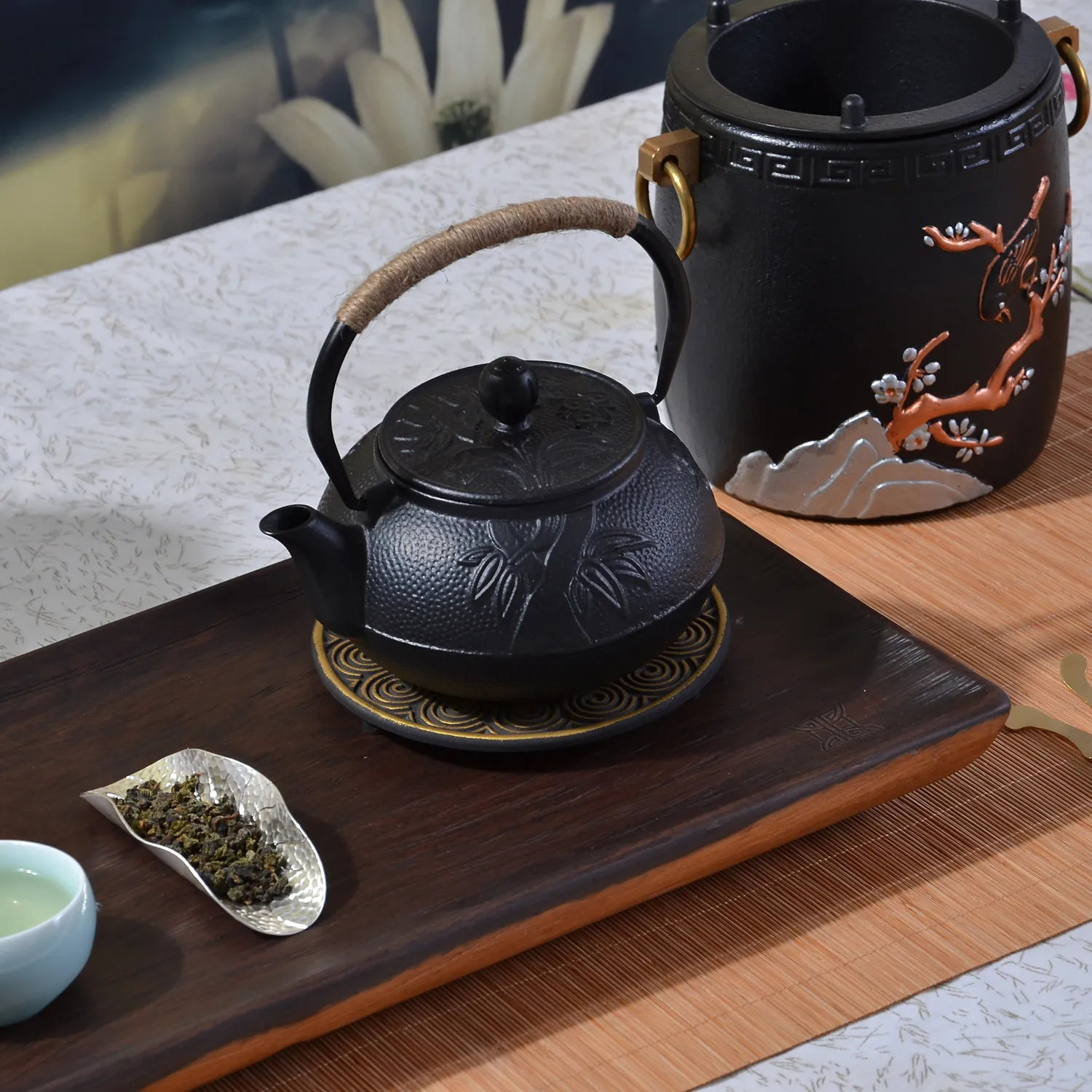 กาน้ำชาเหล็กหล่อญี่ปุ่นพร้อมที - Cast Iron Tetsubin บทวิจารณ์และราคา