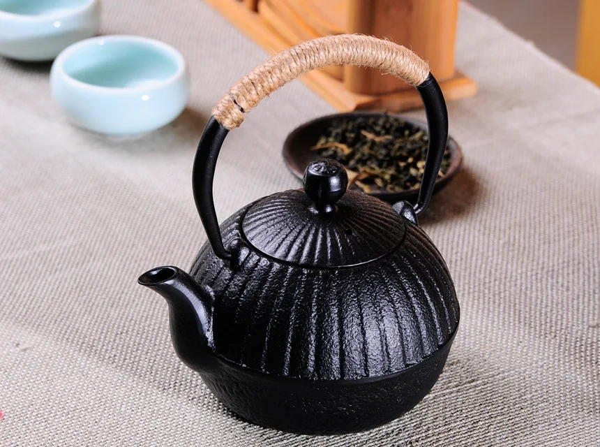 กาน้ำชาเหล็กหล่อญี่ปุ่นพร้อมที - Cast Iron Tetsubin บทวิจารณ์และราคา